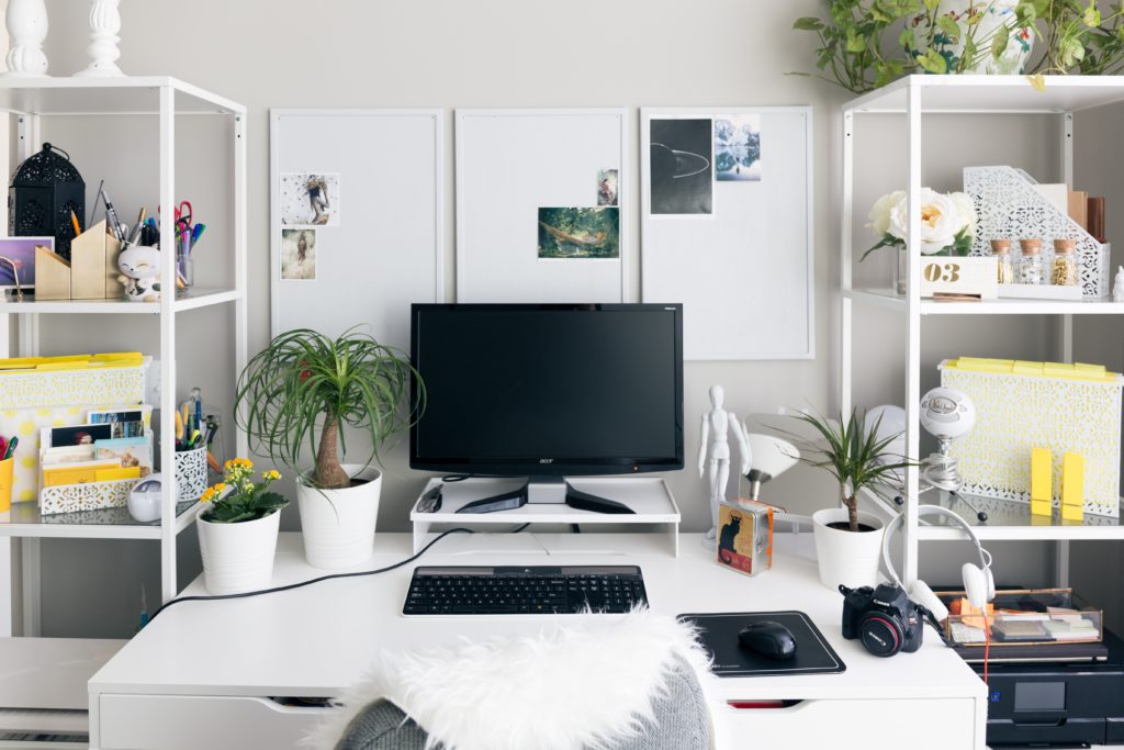 plants and succulents at a desk, promoting a positive tenant experience | The power of Little Things | HqO
