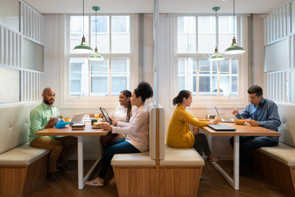 State of Workplace Experience blog #2 featured image -- people collaborating at desk